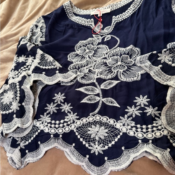 Solitaire Navy Blue Floral Lace Blouse M NWT - Picture 2 of 4